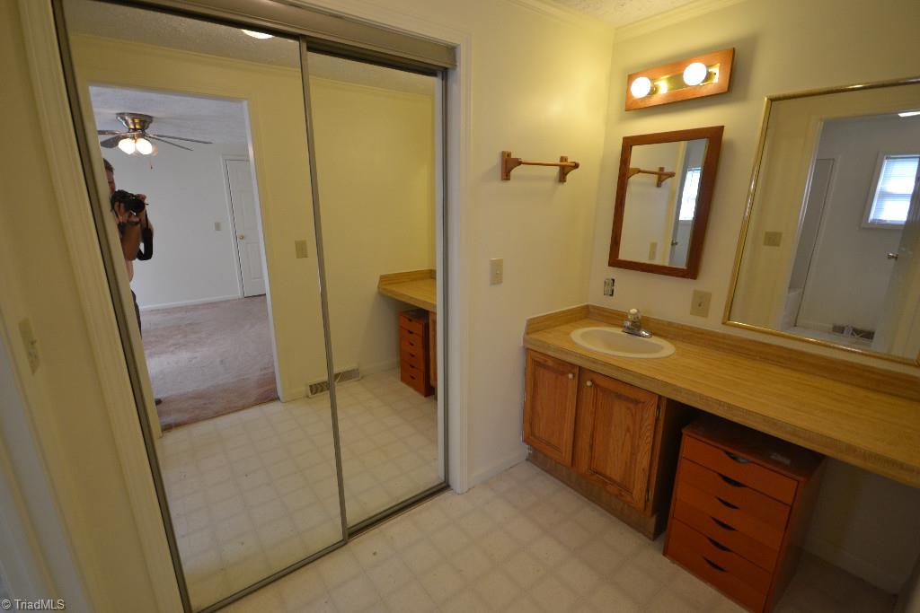 344 Deerfield Country Road Randleman, NC 27317 - Photo 20 of 30 Master bathroom