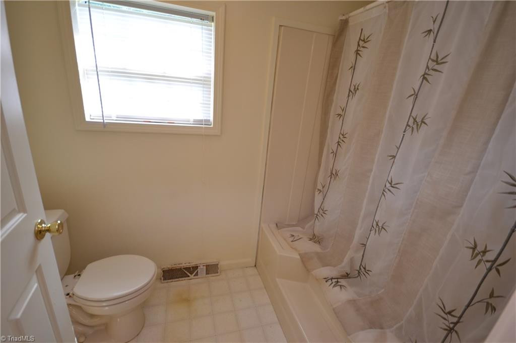 344 Deerfield Country Road Randleman, NC 27317 - Photo 22 of 30 Master bathroom