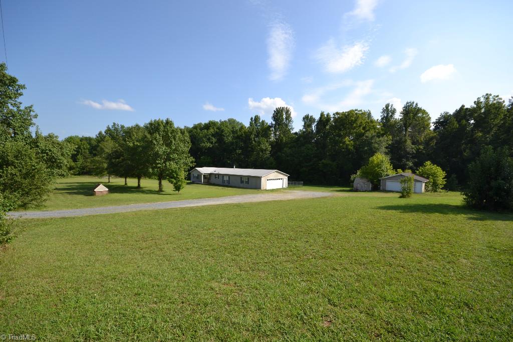 344 Deerfield Country Road Randleman, NC 27317 - Photo 4 of 30 Gallery Image 4