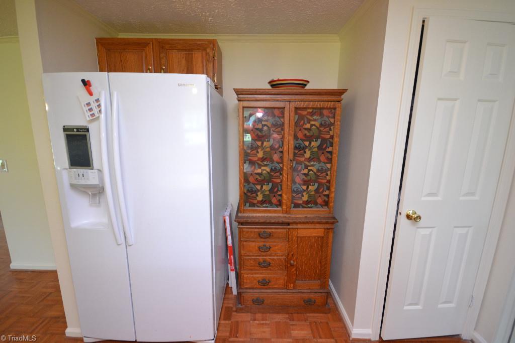 344 Deerfield Country Road Randleman, NC 27317 - Photo 10 of 30 Kitchen