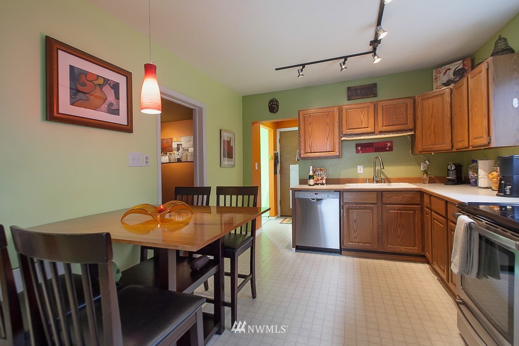 710 North 76th Street Seattle, WA 98103 - Photo 5 of 12 Gallery Image 5