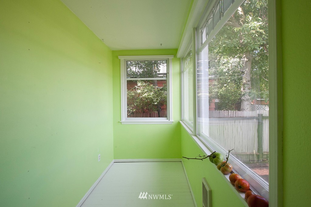 710 North 76th Street Seattle, WA 98103 - Photo 10 of 12 Gallery Image 10