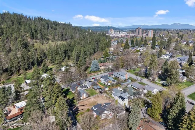 $2,100,000 | 1107 East Lakeshore Drive, Coeur D'Alene, ID 83814