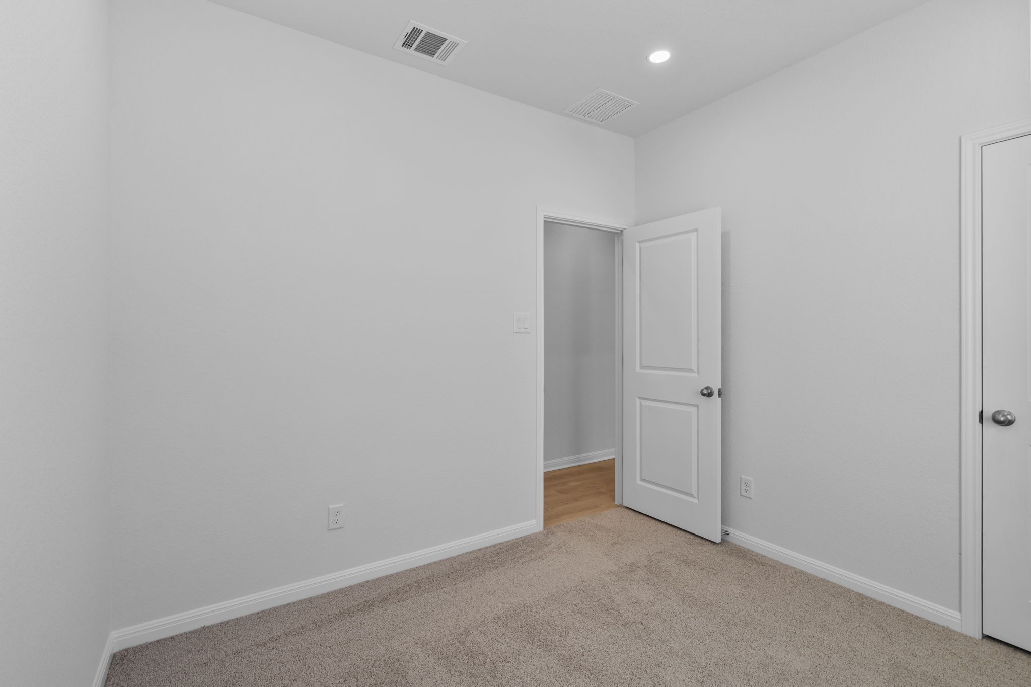 129 Hatari Trail Jarrell, TX 76537 - Photo 13 of 33