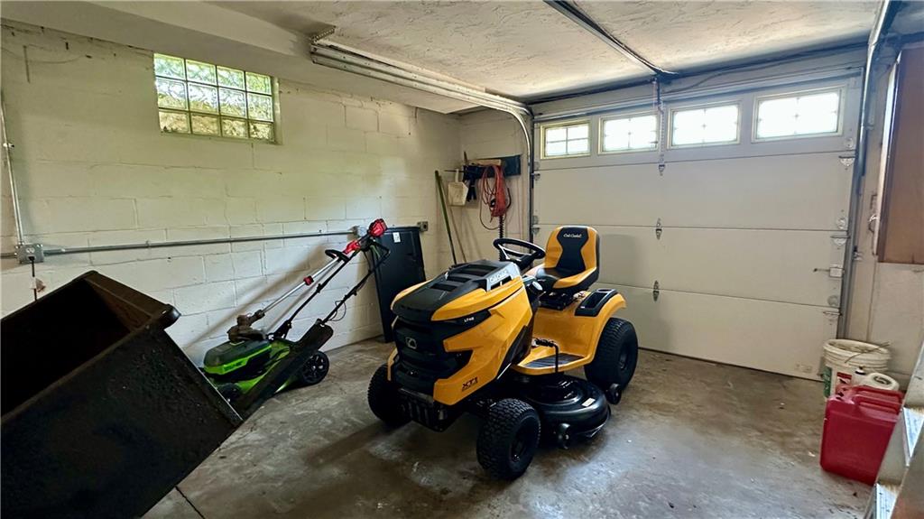 2231 Dellenbaugh Road Tarentum, PA 15084 - Photo 39 of 50 a room with gym equipment