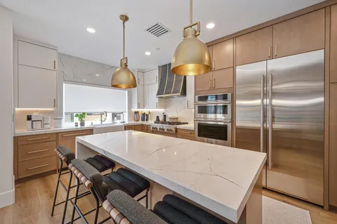 $1,099,900 | 2010 Vizcaya Walk, Sacramento, CA 95818