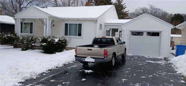 $2,100 | 38 Crossfield Road, Rochester, NY 14609