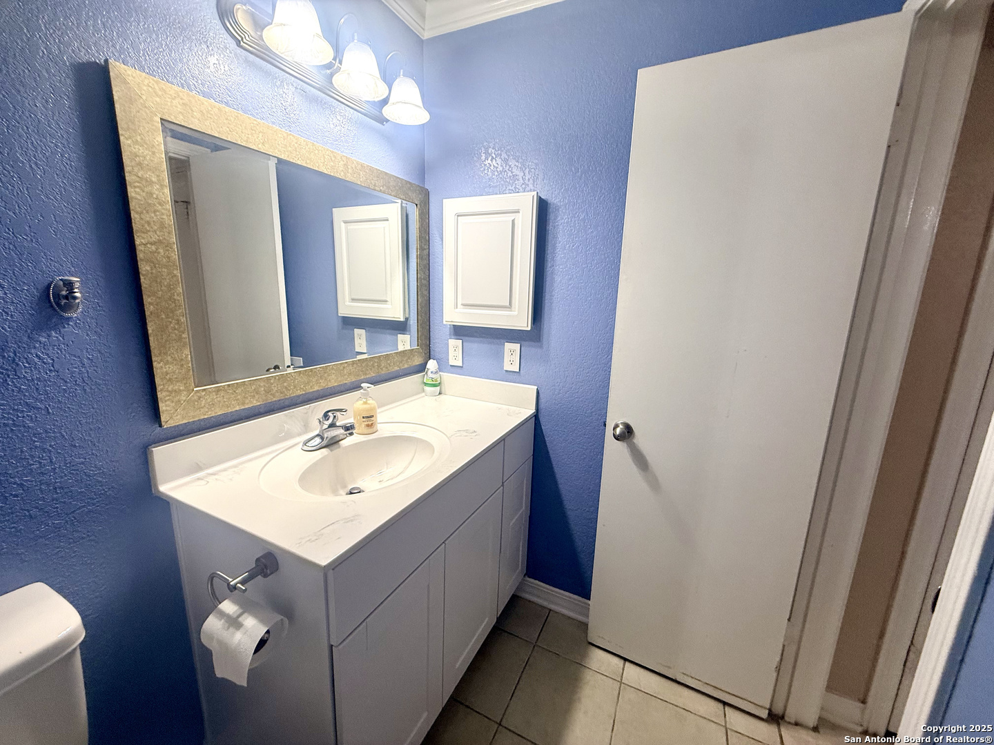 13018 Heimer, Unit 703 San Antonio, TX 78216 - Photo 17 of 28 a bathroom with a sink a mirror and a toilet