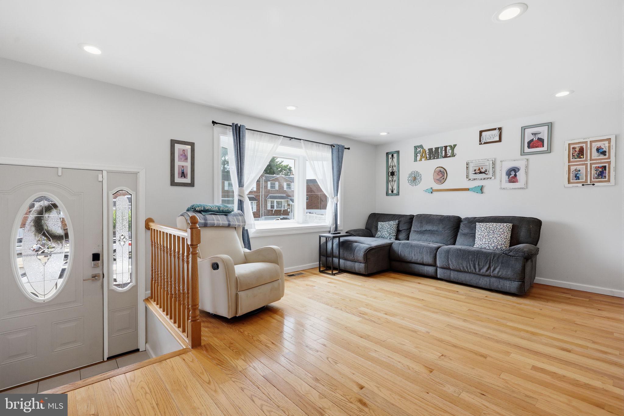 12740 Hollins Road Philadelphia, PA 19154 - Photo 4 of 28