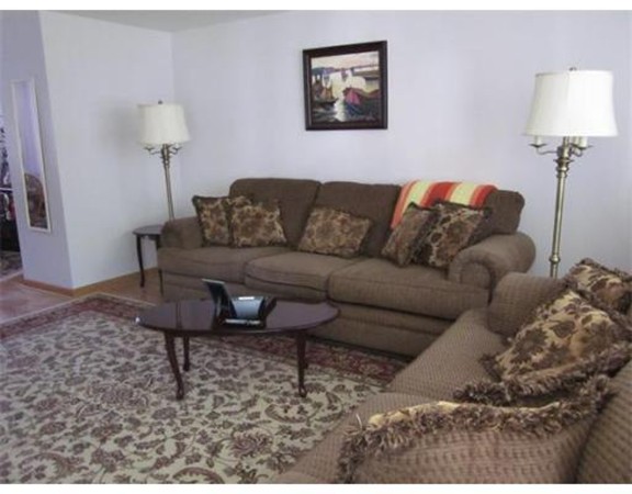 71 Manor Court, Unit 71 Springfield, MA 01118 - Photo 3 of 9 Gallery Image 3