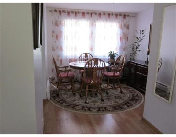 71 Manor Court, Unit 71 Springfield, MA 01118 - Photo 4 of 9 Gallery Image 4