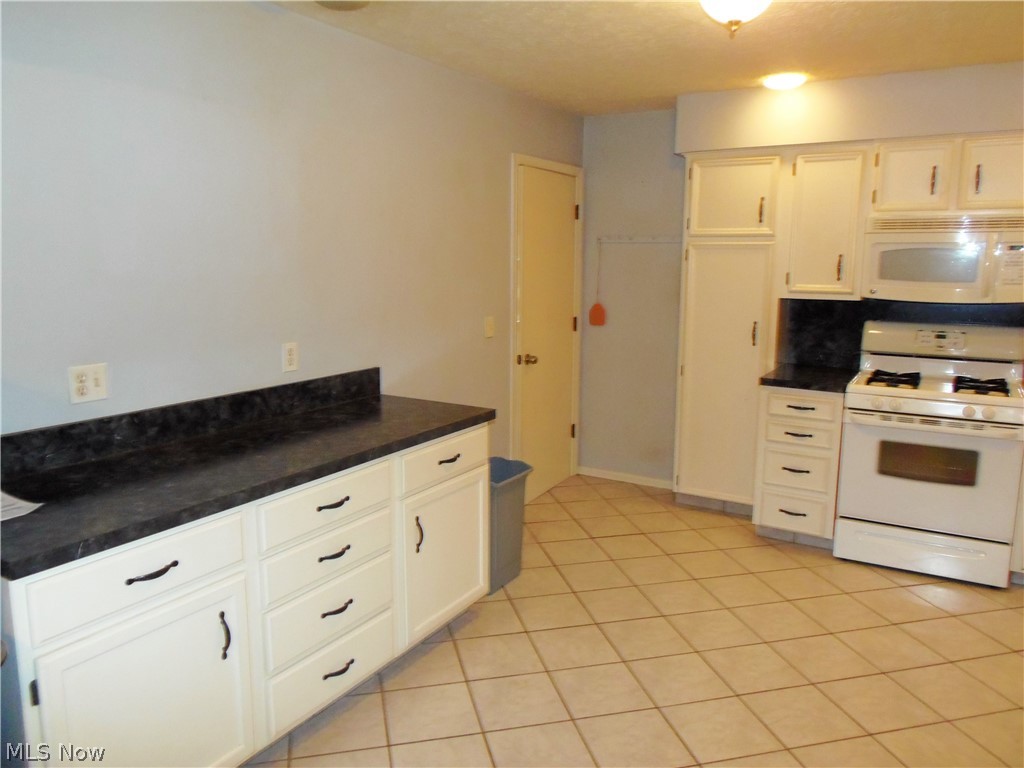 1115 Swartz Road Akron, OH 44306 - Photo 6 of 25