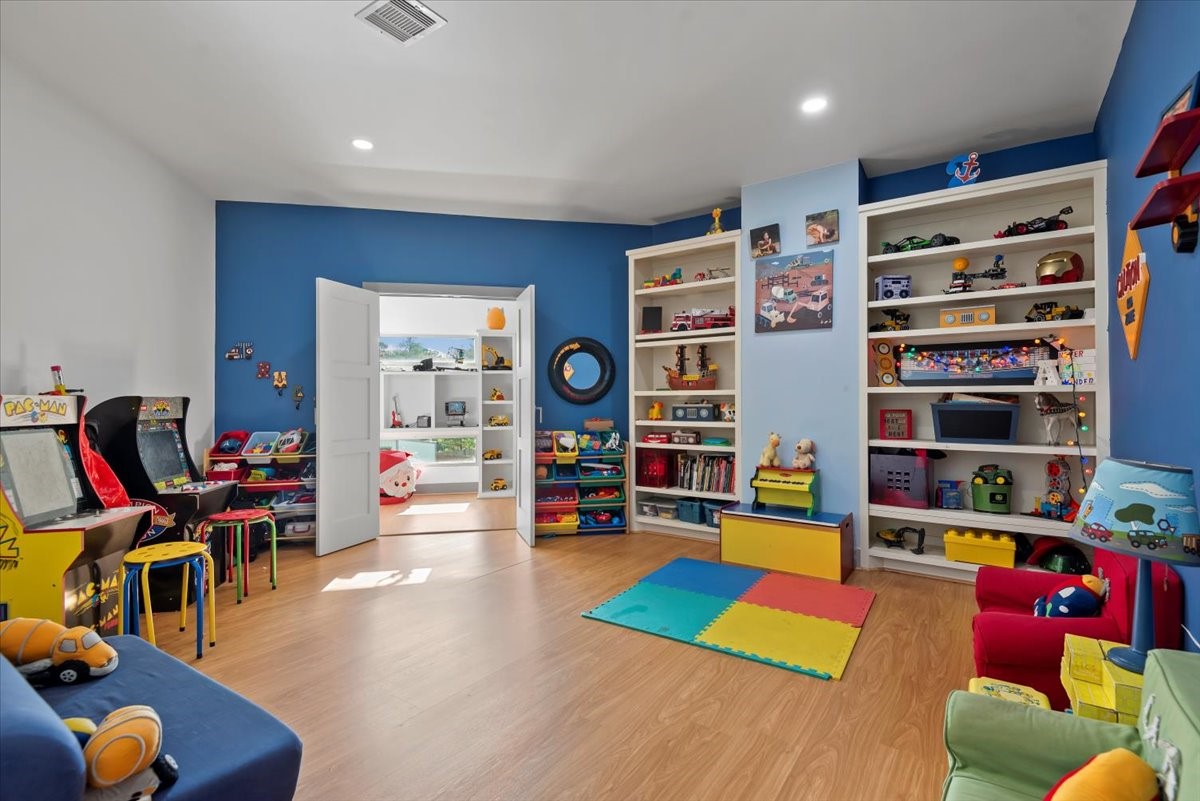 30400 Highland Boulevard Magnolia, TX 77354 - Photo 30 of 50 a living room with furniture and a book shelf