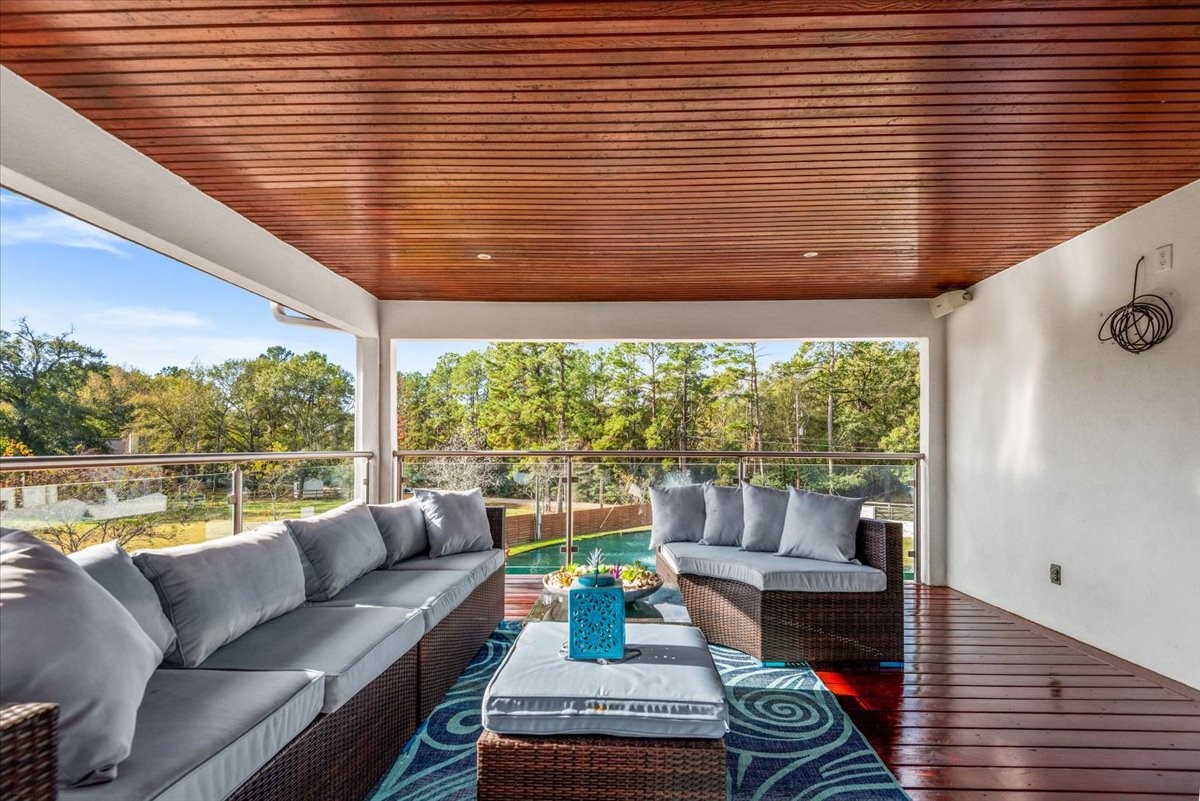 30400 Highland Boulevard Magnolia, TX 77354 - Photo 32 of 50 a balcony with furniture and a potted plant