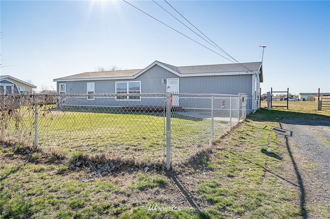 4936 Alma Road Northeast Moses Lake, WA 98837 - Photo 1 of 27 Gallery Image 1