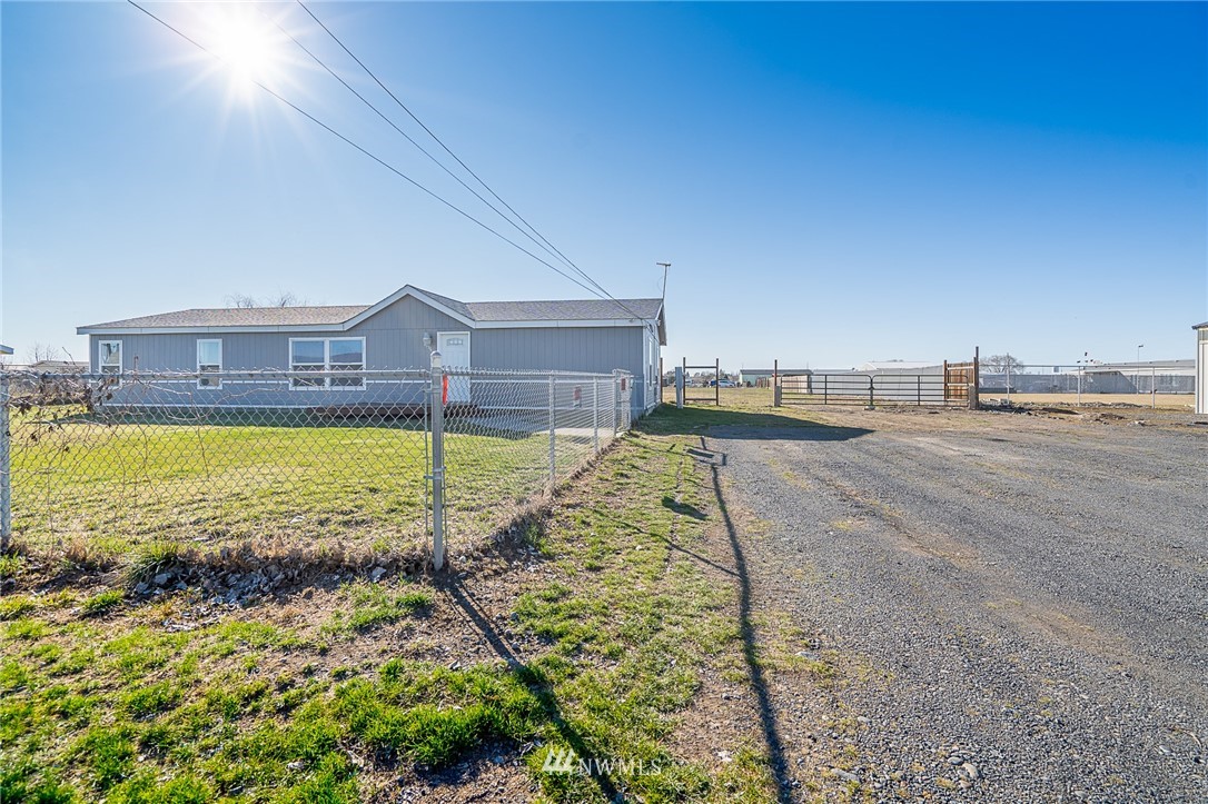 4936 Alma Road Northeast Moses Lake, WA 98837 - Photo 2 of 27 Gallery Image 2