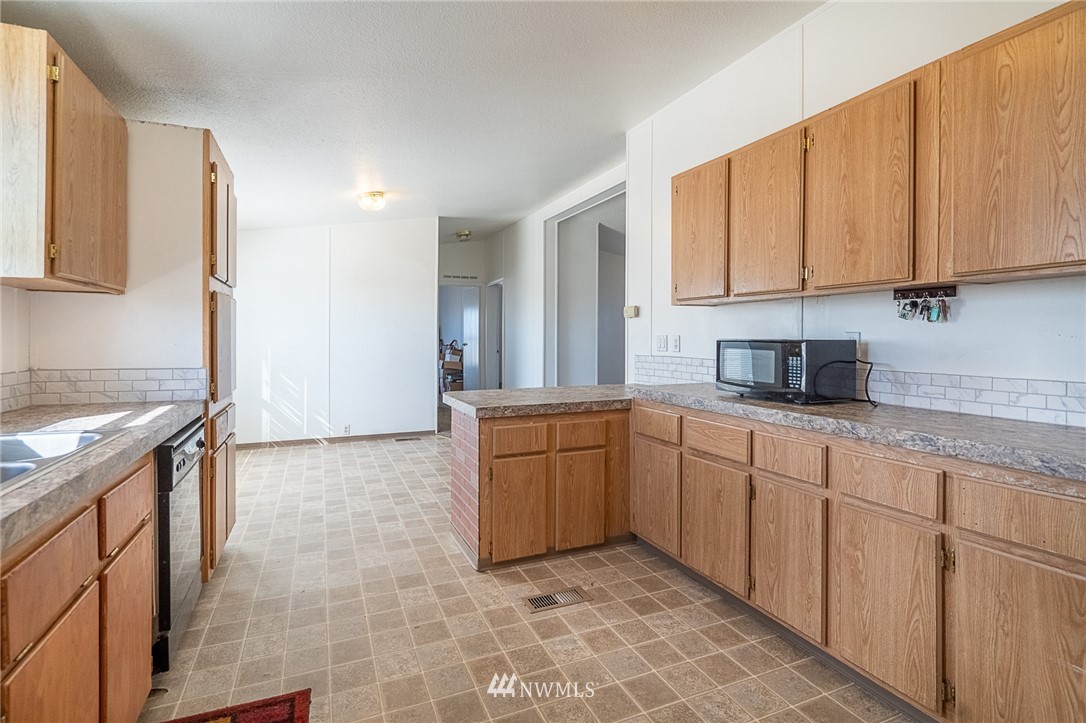 4936 Alma Road Northeast Moses Lake, WA 98837 - Photo 11 of 27 Gallery Image 11