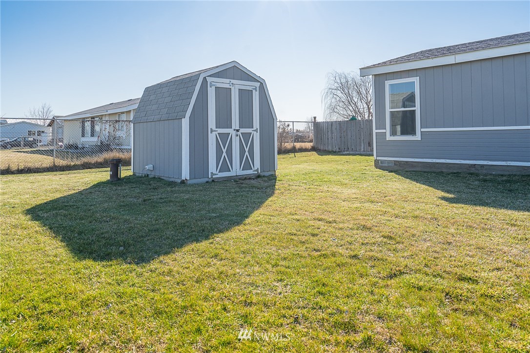 4936 Alma Road Northeast Moses Lake, WA 98837 - Photo 4 of 27 Gallery Image 4