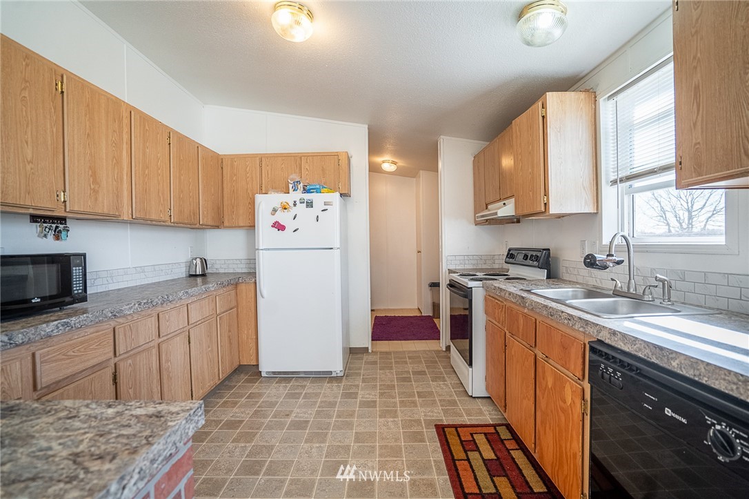 4936 Alma Road Northeast Moses Lake, WA 98837 - Photo 10 of 27 Gallery Image 10