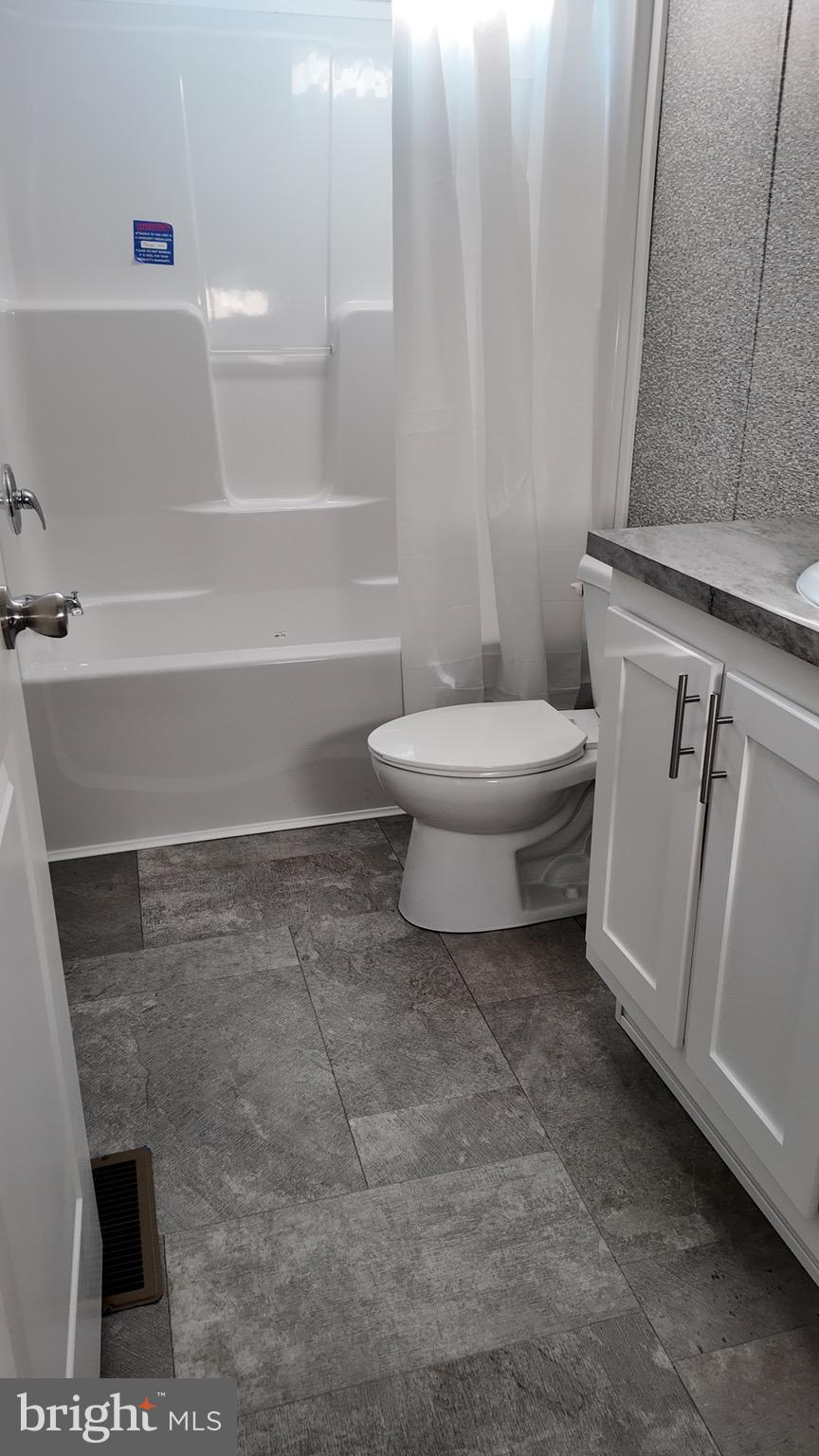 2110 Scull Street Lebanon, PA 17046 - Photo 9 of 13 a bathroom with a toilet a sink and bathtub