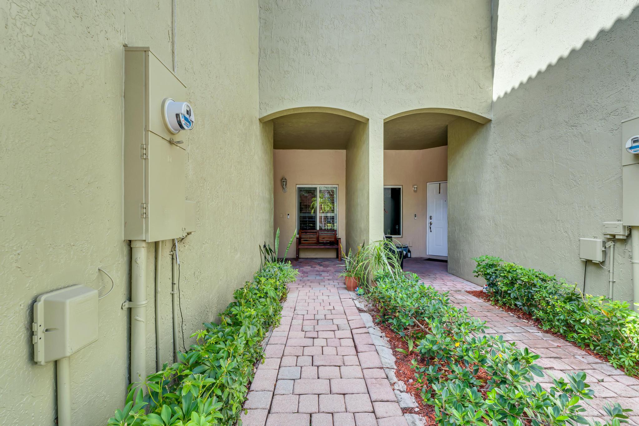 1624 Southeast 24th Court Homestead, FL 33035 - Photo 4 of 58 4