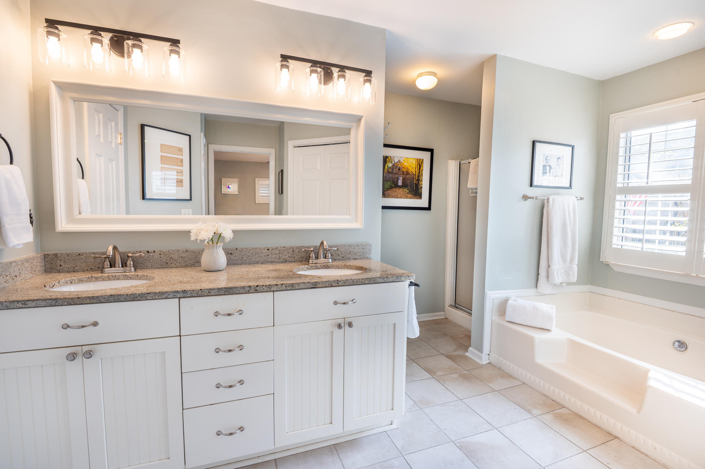 2053 Arundel Place Mount Pleasant, SC 29464 - Photo 25 of 49 Main Bathroom