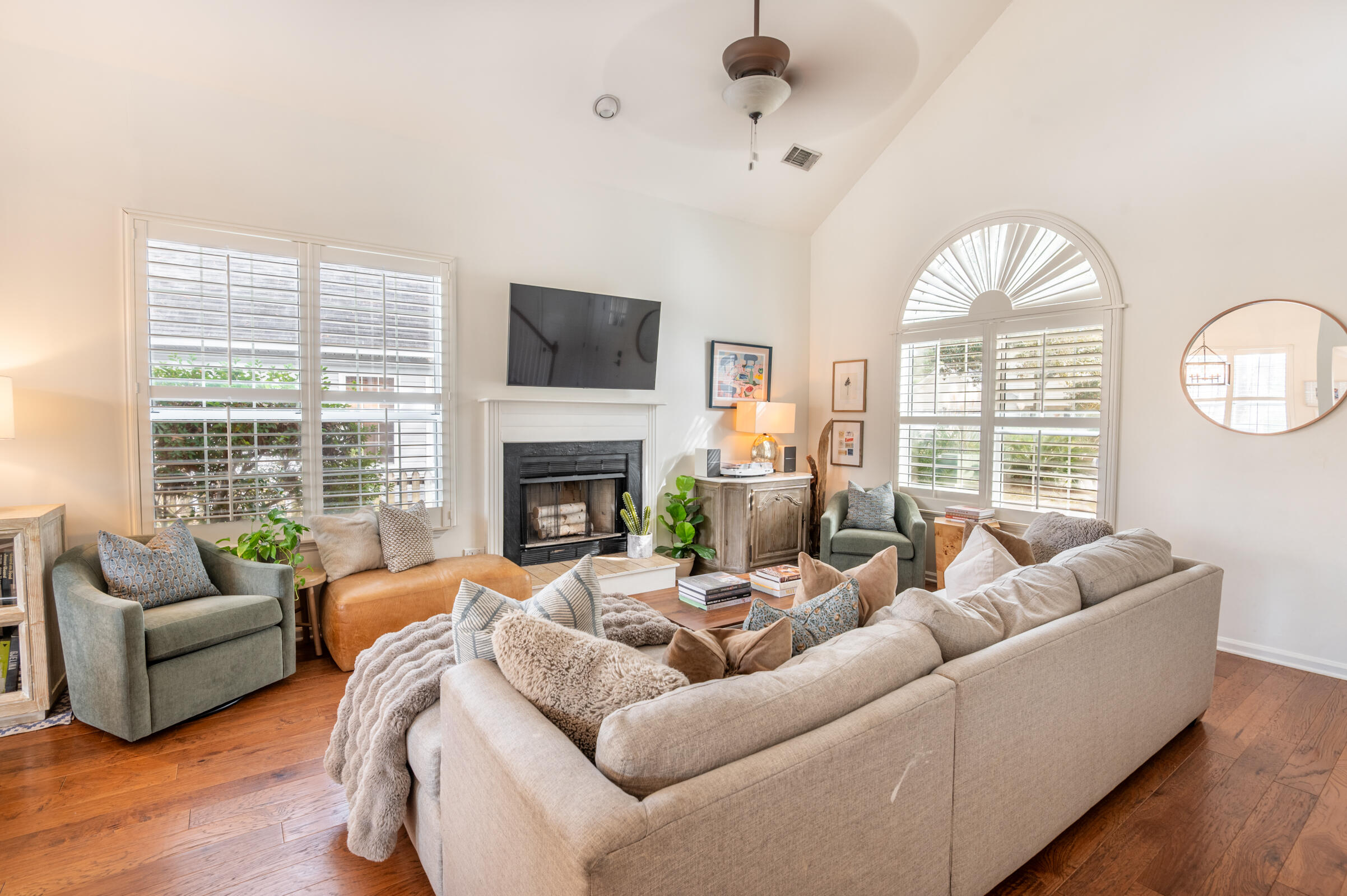 2053 Arundel Place Mount Pleasant, SC 29464 - Photo 8 of 49 Living Room