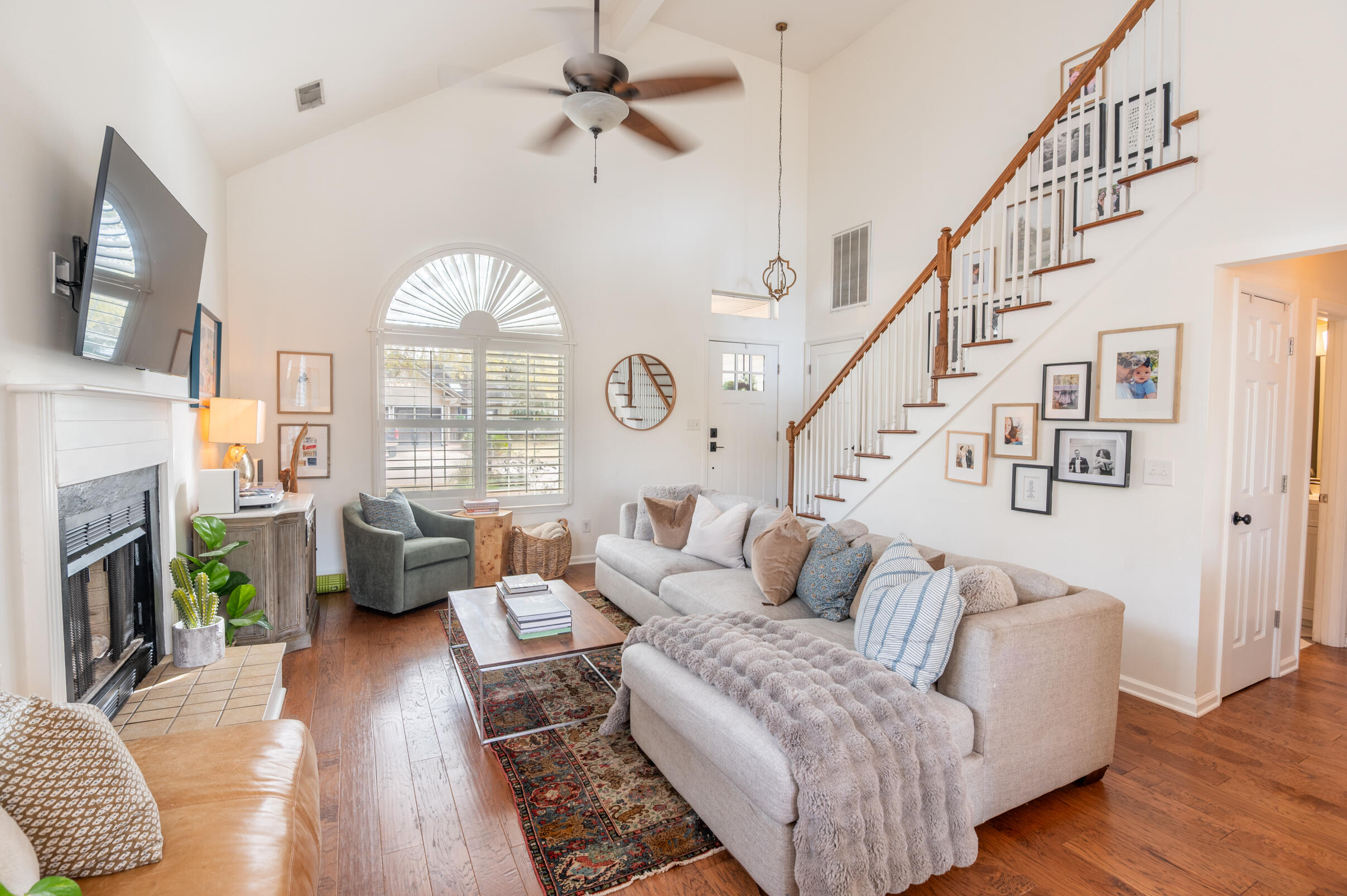 2053 Arundel Place Mount Pleasant, SC 29464 - Photo 9 of 49 Living Room