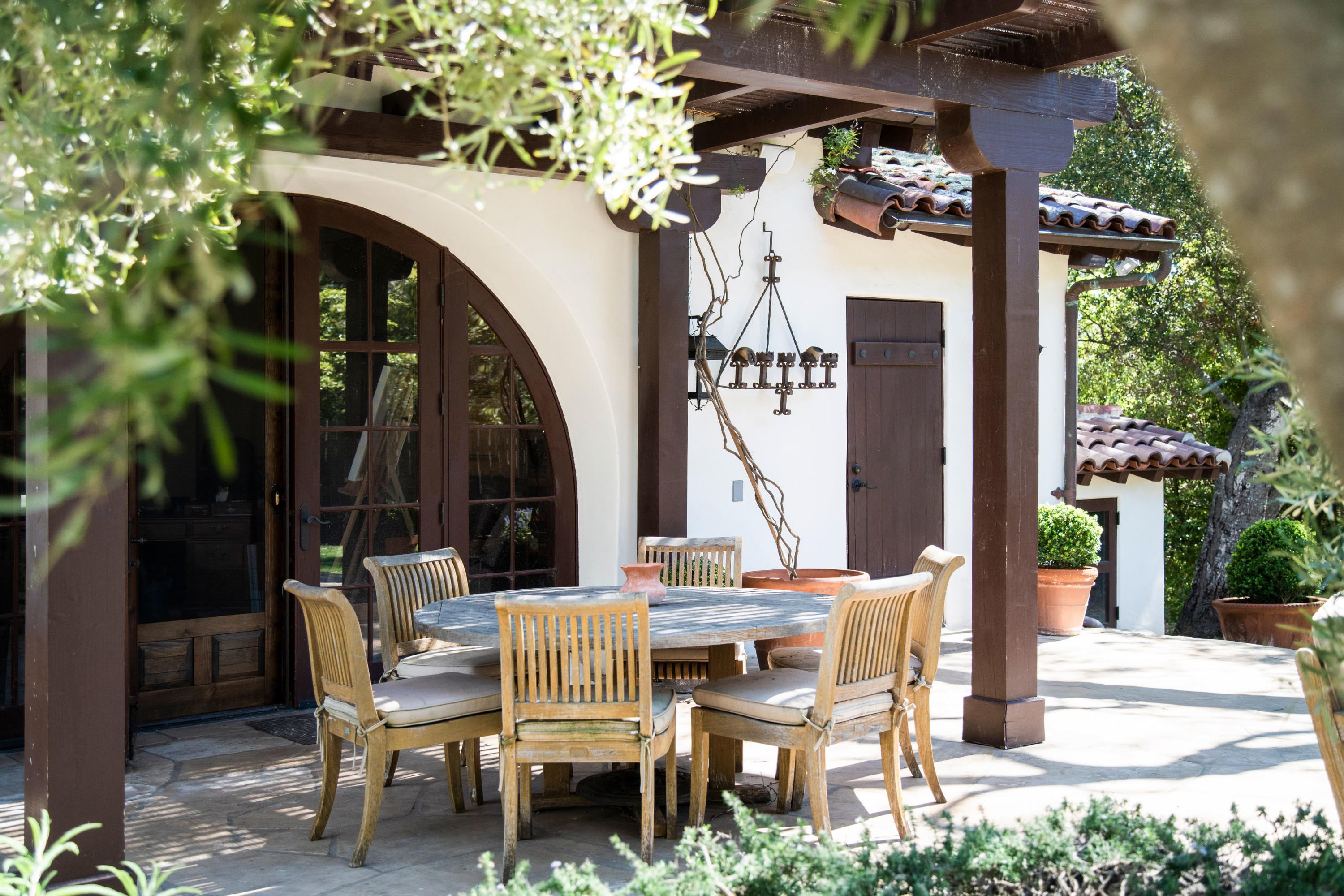 660 El Bosque Road Montecito, CA 93108 - Photo 29 of 34 a view of patio with table and chairs and potted plants