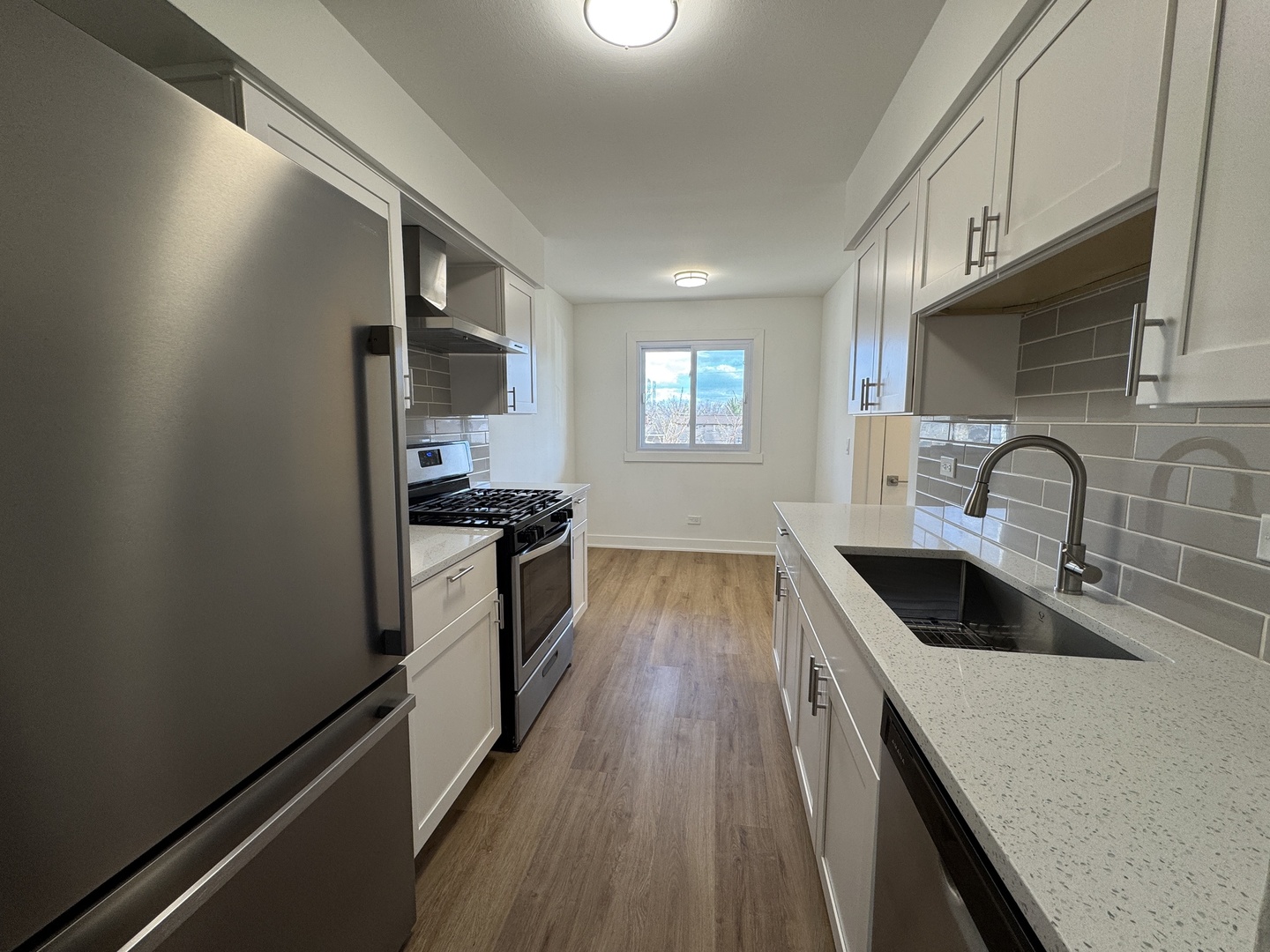 633 Dulles Road, Unit B Des Plaines, IL 60016 - Photo 5 of 16 Gallery Image 5