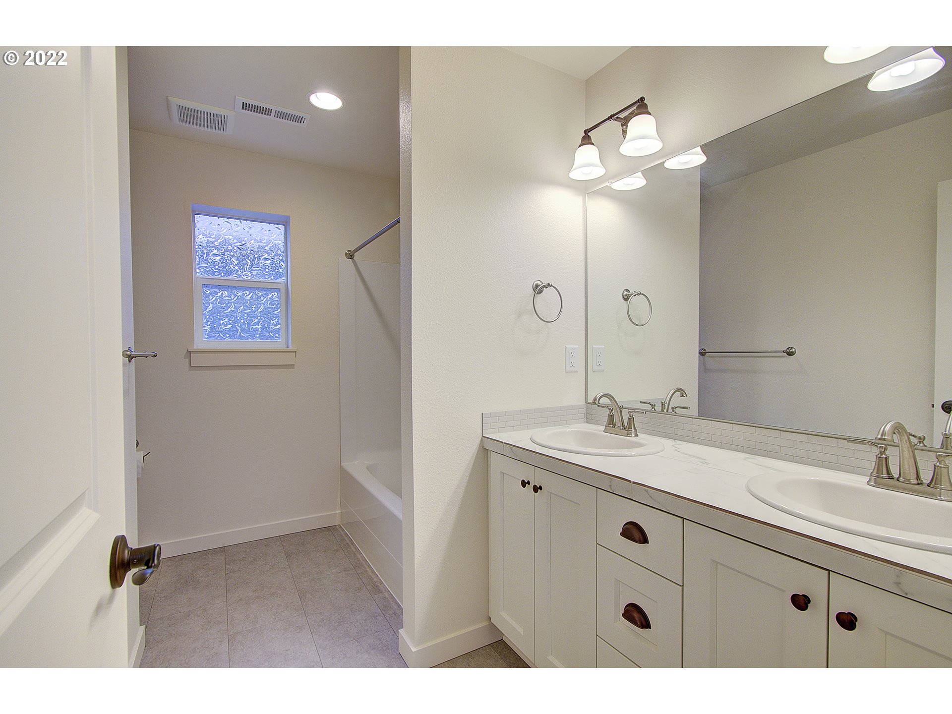 7107 South 11th Street Ridgefield, WA 98642 - Photo 21 of 26 a bathroom with a sink a light fixture and a mirror