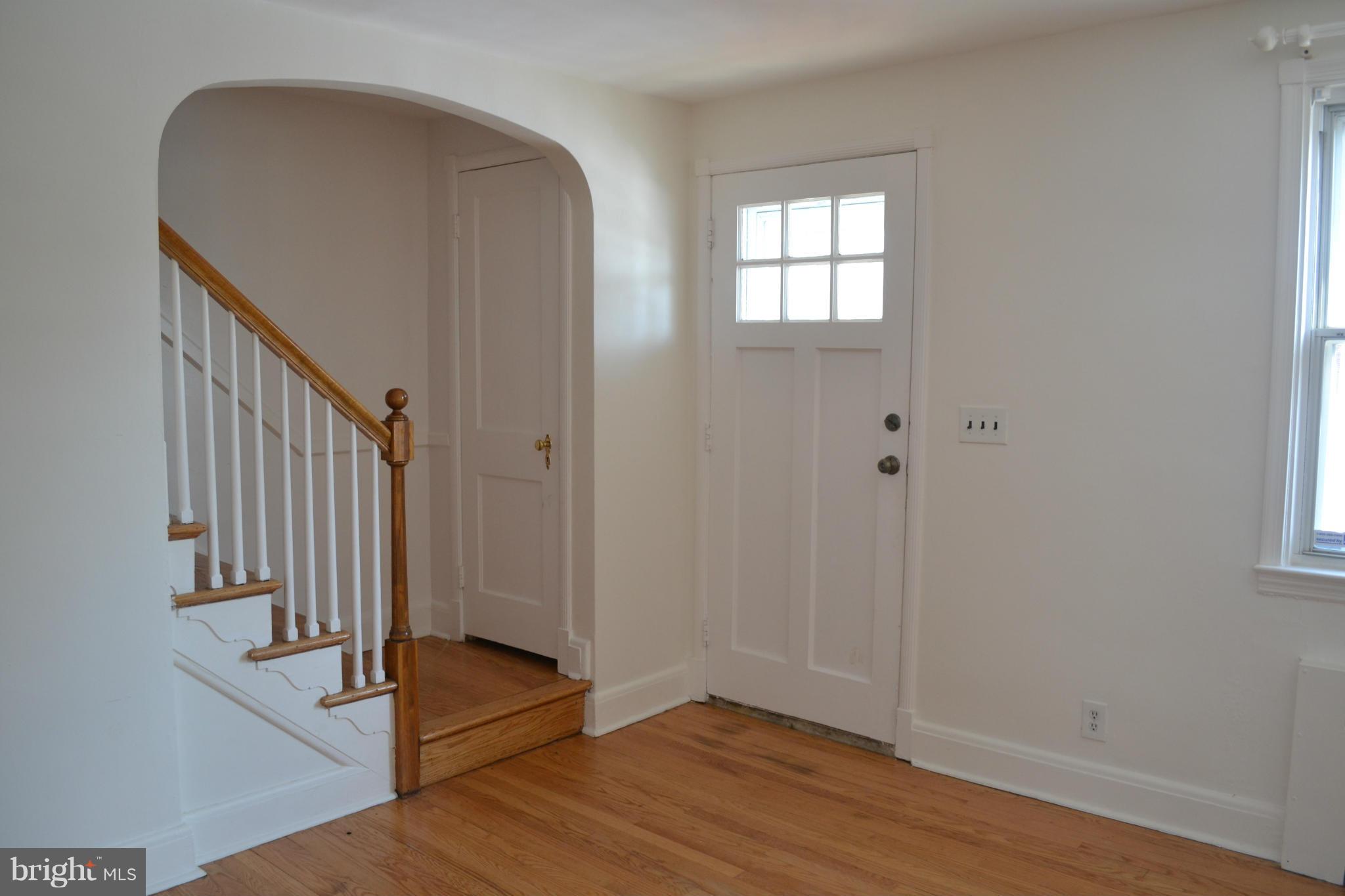 40 Murdock Road Baltimore, MD 21212 - Photo 6 of 30 Living Room