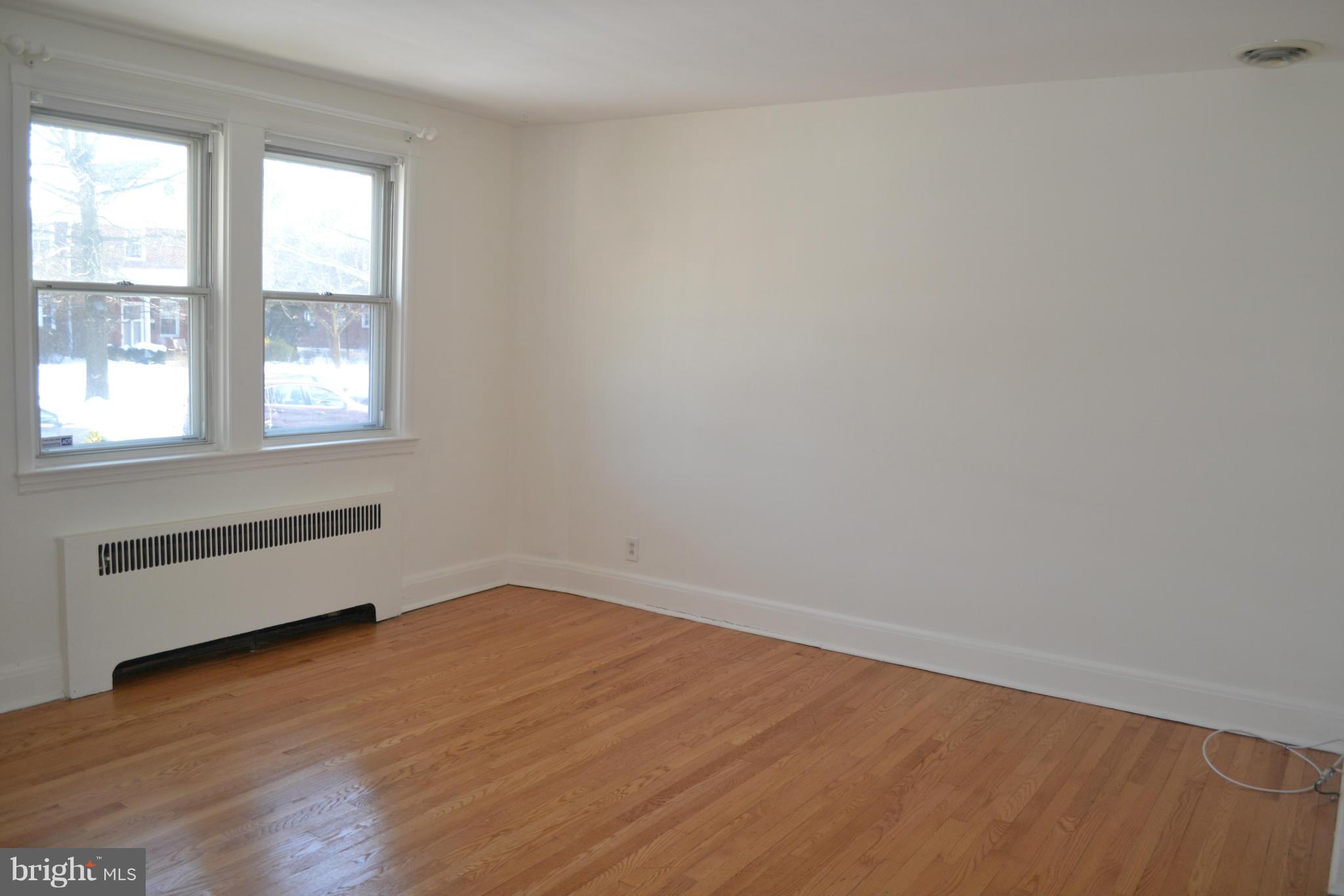 40 Murdock Road Baltimore, MD 21212 - Photo 7 of 30 Living Room