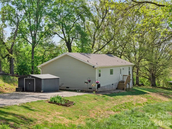 a front view of house with yard