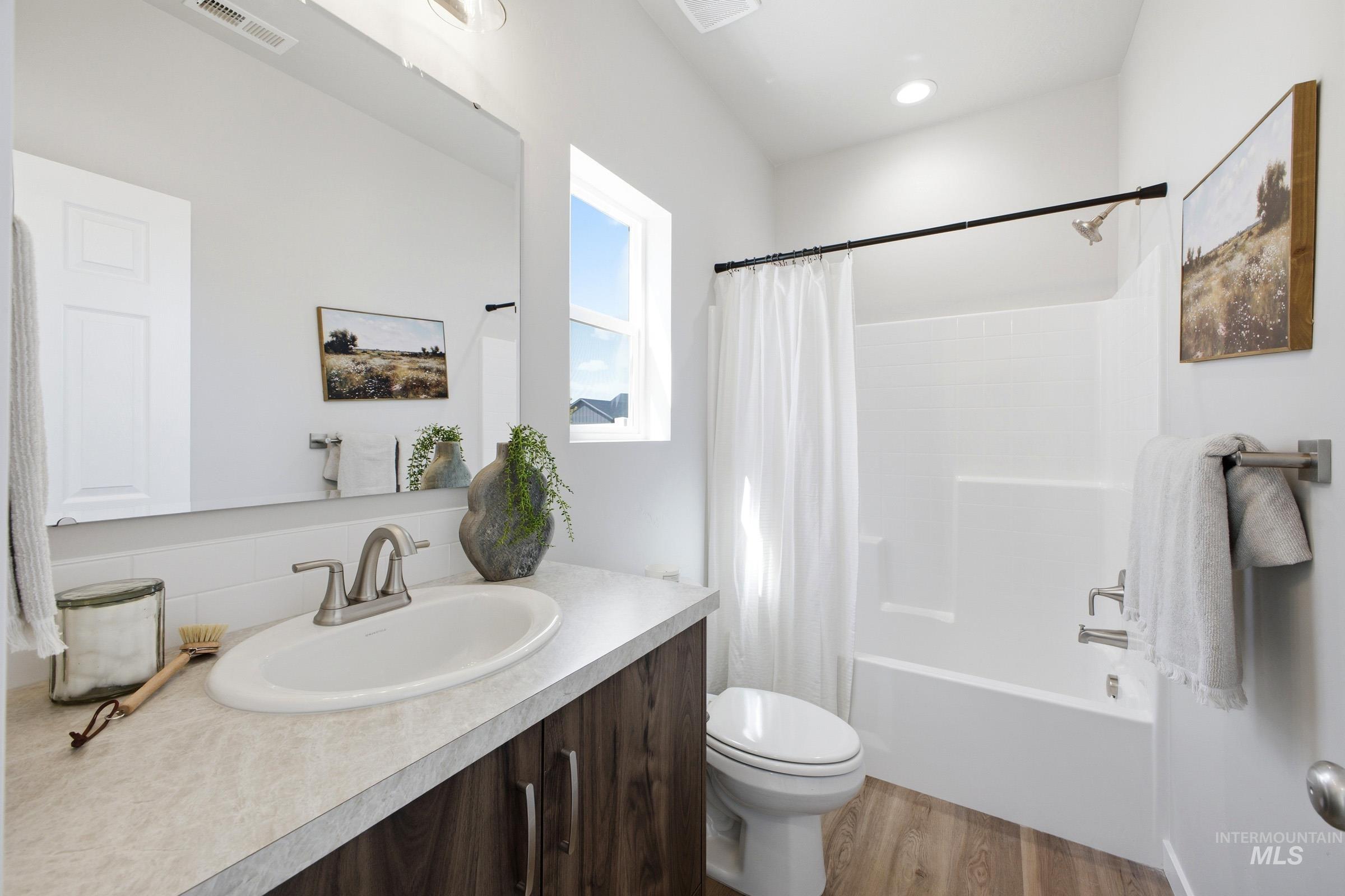 1645 Dyer Street Middleton, ID 83644 - Photo 20 of 31 Bathroom with shower / bath combo with shower curtain, vanity, and light wood-type flooring