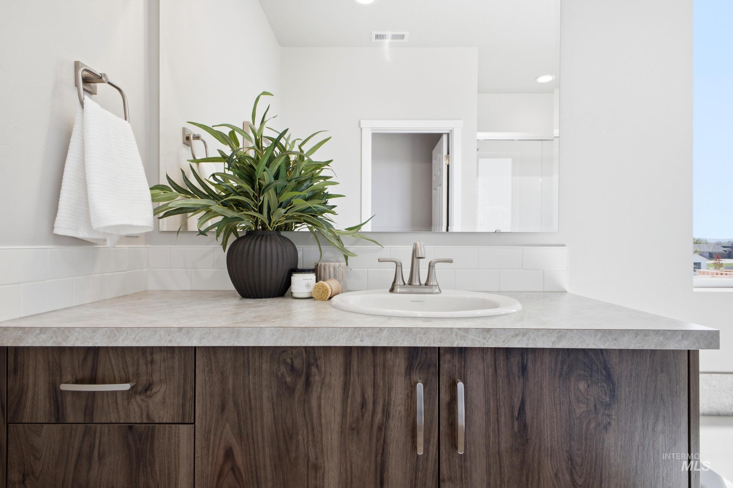 1645 Dyer Street Middleton, ID 83644 - Photo 26 of 31 Bathroom with vanity