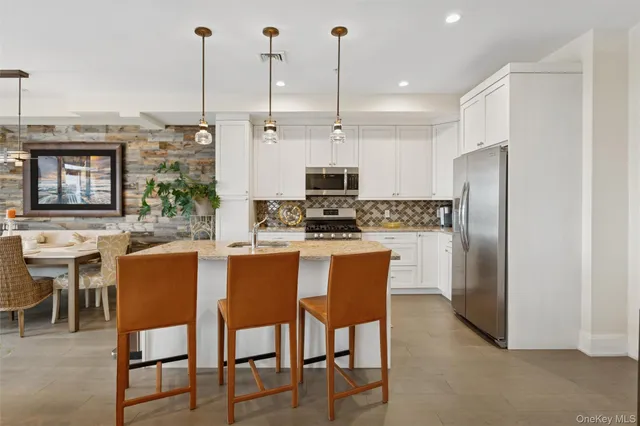 $790,000 | 352 Marina Pointe Drive, Unit 352, East Rockaway, NY 11518