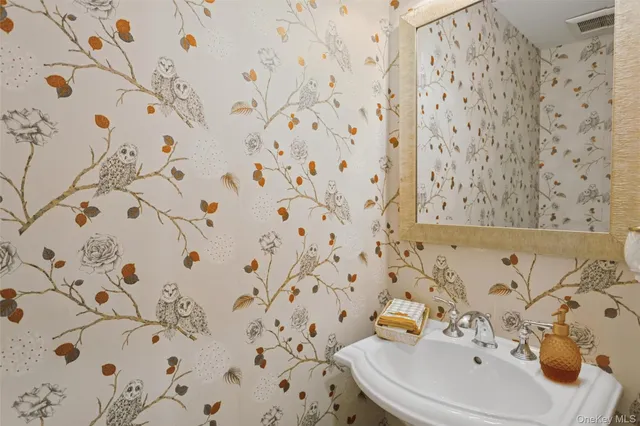 $790,000 | 352 Marina Pointe Drive, Unit 352, East Rockaway, NY 11518