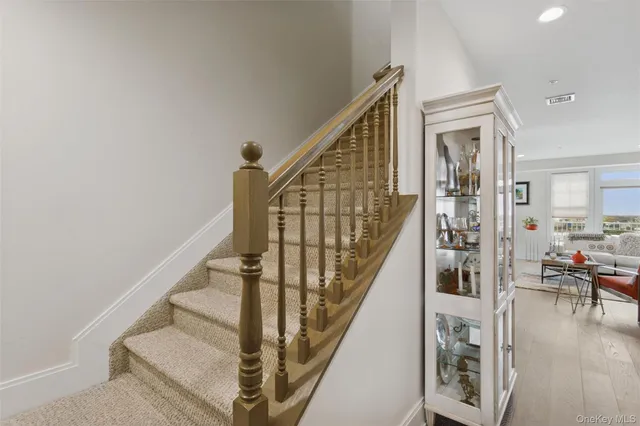 $790,000 | 352 Marina Pointe Drive, Unit 352, East Rockaway, NY 11518