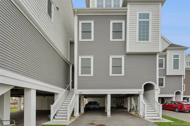 $790,000 | 352 Marina Pointe Drive, Unit 352, East Rockaway, NY 11518