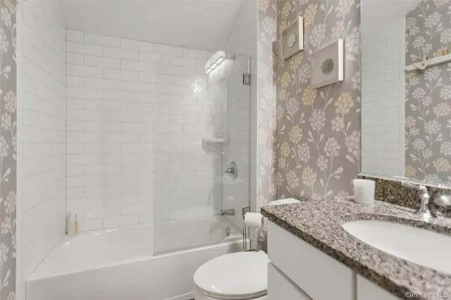 $790,000 | 352 Marina Pointe Drive, Unit 352, East Rockaway, NY 11518