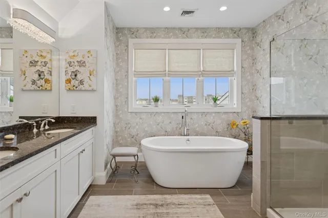 $790,000 | 352 Marina Pointe Drive, Unit 352, East Rockaway, NY 11518