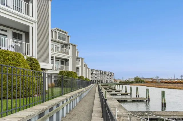 $790,000 | 352 Marina Pointe Drive, Unit 352, East Rockaway, NY 11518