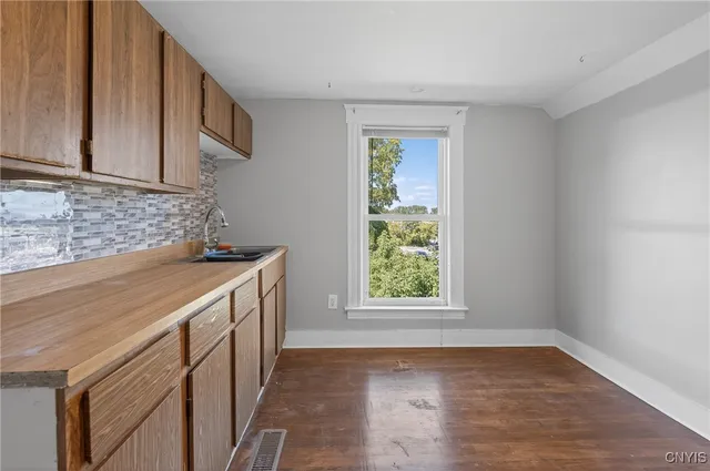 $149,000 | 1121 Wolf Street, Syracuse, NY 13208