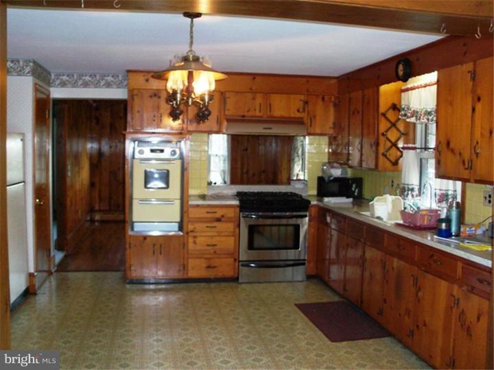 445 Delp Road Souderton, PA 18964 - Photo 5 of 18 Kitchen