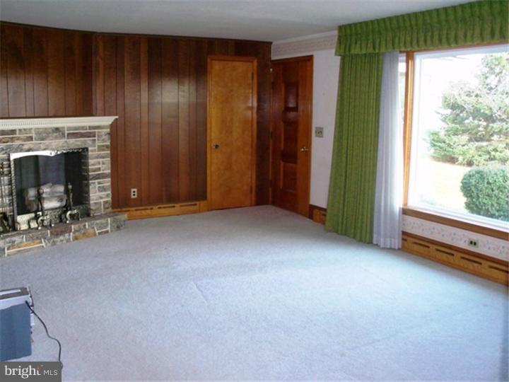 445 Delp Road Souderton, PA 18964 - Photo 9 of 18 Living Room