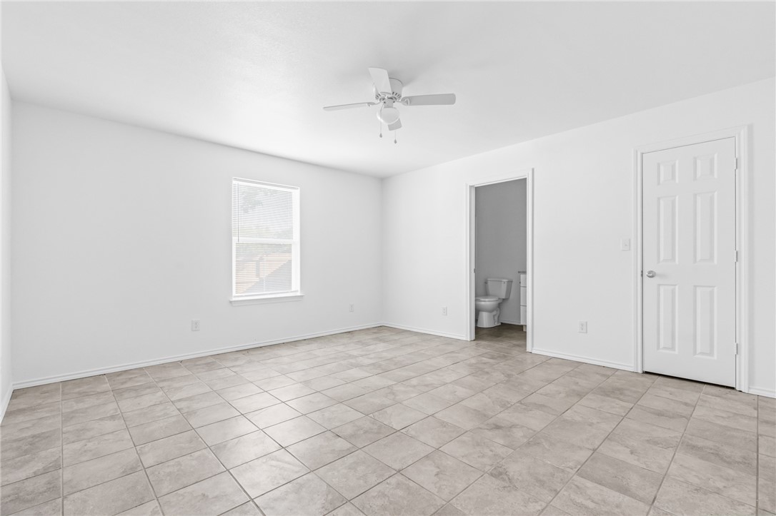 413 Whitney Court Rio Vista, TX 76093 - Photo 18 of 34 an empty room with fan and windows