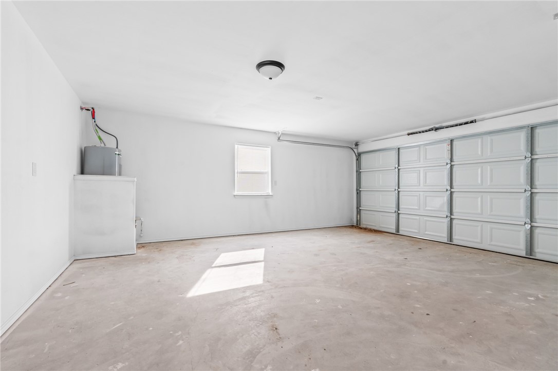 413 Whitney Court Rio Vista, TX 76093 - Photo 23 of 34 an empty room with windows