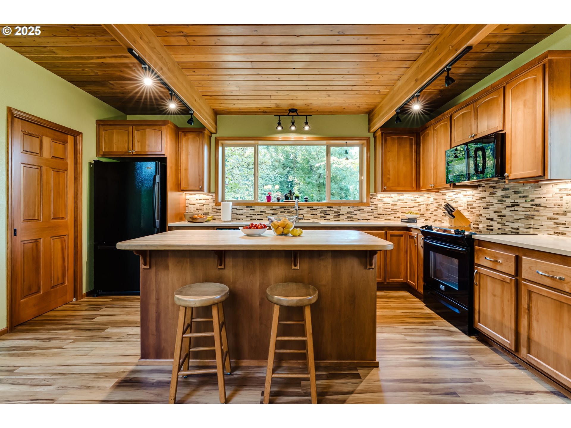 90498 Sunderman Road Springfield, OR 97478 - Photo 16 of 47 a open kitchen with a sink a stove and chairs