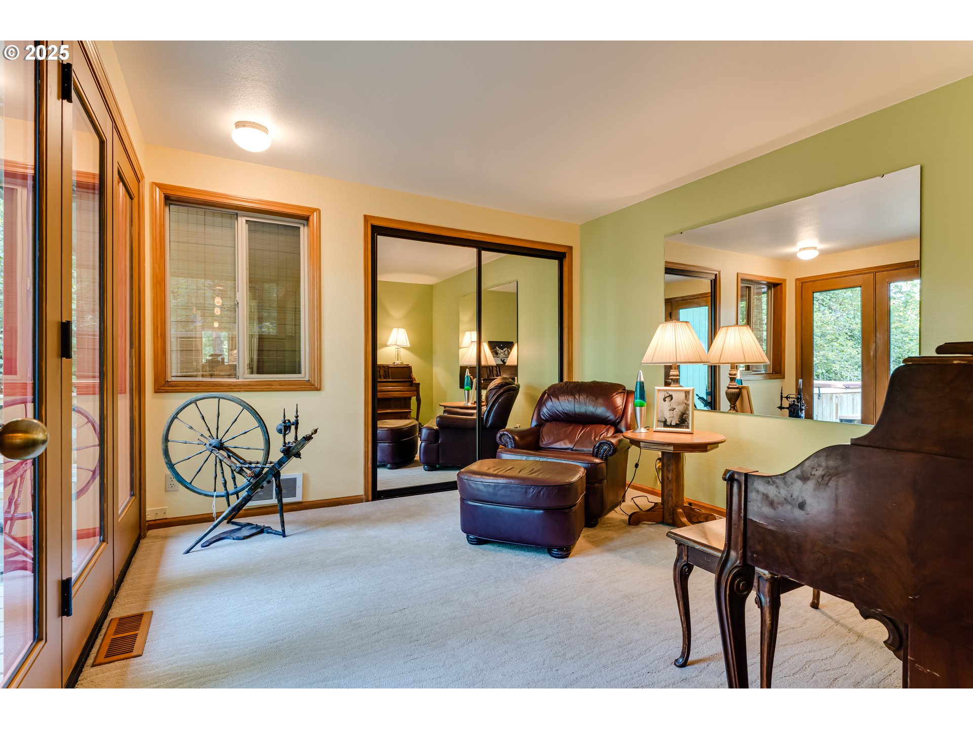 90498 Sunderman Road Springfield, OR 97478 - Photo 21 of 47 a living room with furniture and a potted plant